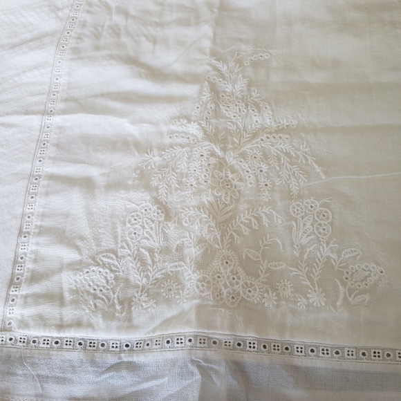 Embroidered Tank - Picture 6 of 10